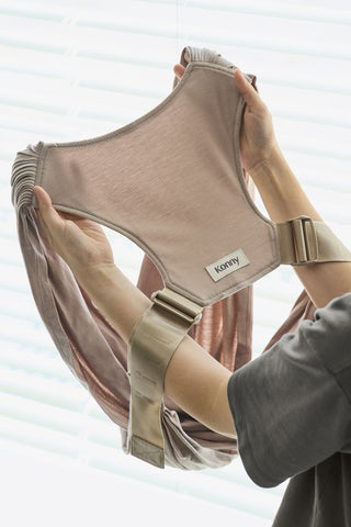 コニー抱っこ紐FLEX SoftBreeze™(サイズ調節可能 / ヘッドサポート付き 旧:Elastech™)