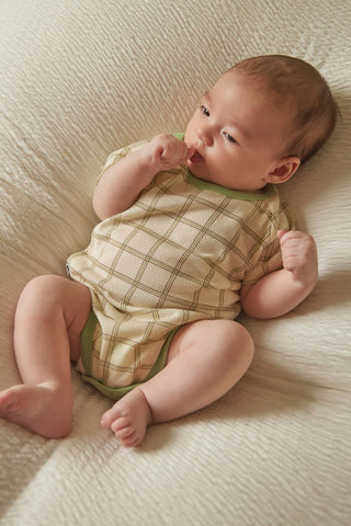 Newborn コットンメッシュボディスーツ