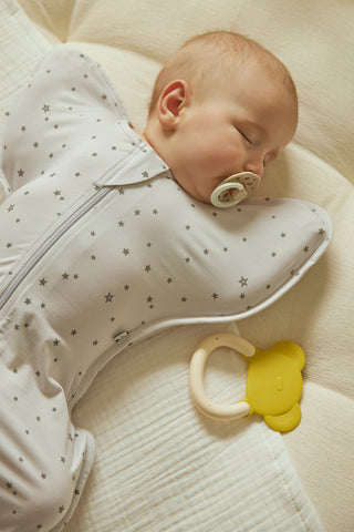 【1月8日 入荷予定】Newborn モダールスワドルスーツ