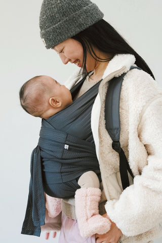 コニー抱っこ紐FLEX AirMesh™（サイズ調節可能 / ヘッドサポート付き）